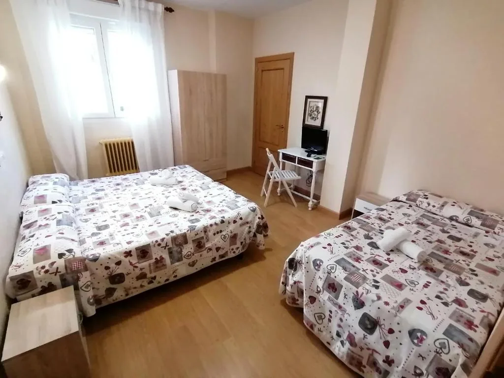 Quarto Triplo — Hostal Hernan Cortes