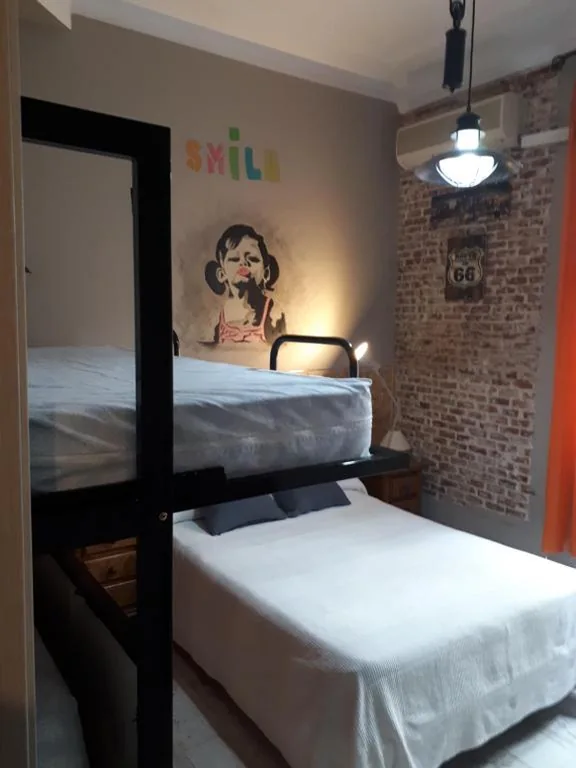 Camera quadrupla con bagno privato — Hostal Hispalense