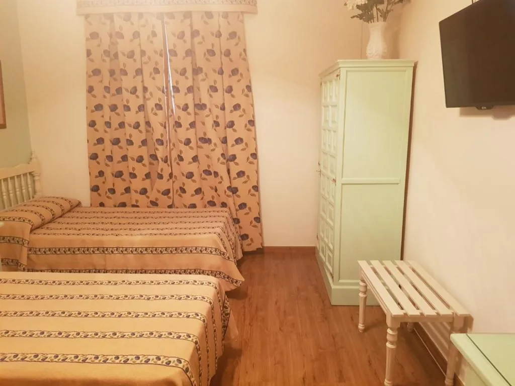 Doppelzimmer – 1 oder 2 Betten — Hostal Hispalis