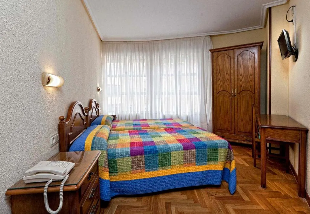 Klassisches Zweibettzimmer (1 Erwachsener) — Hostal Hispano