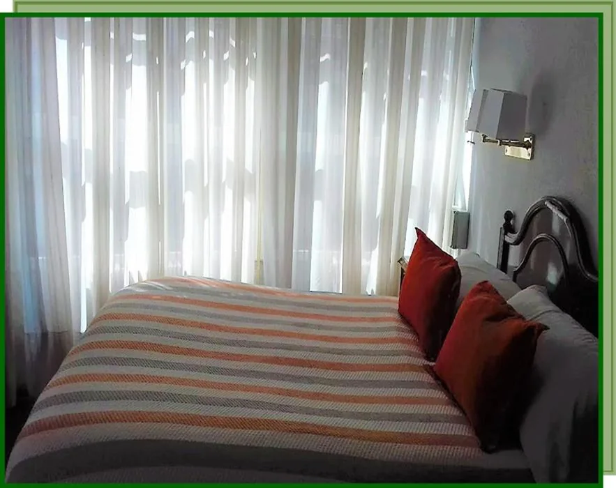 Standardzimmer – 1 großes Bett — Hostal Hispano