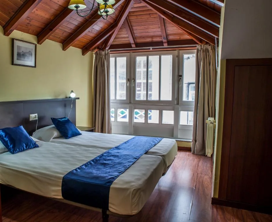 Dreibettzimmer — Hostal Hotil Coruña Centro