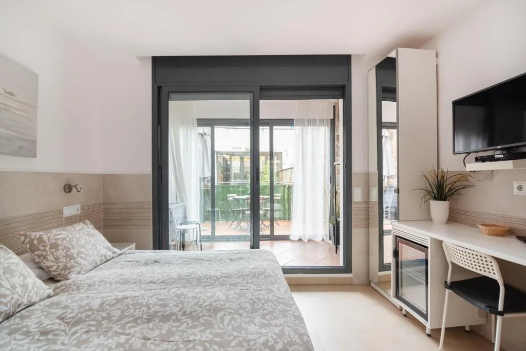 Camera doppia con terrazza — Hostal House