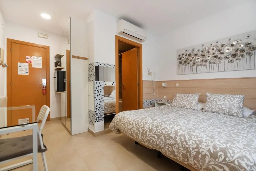 Camera doppia Standard - 2 letti — Hostal House