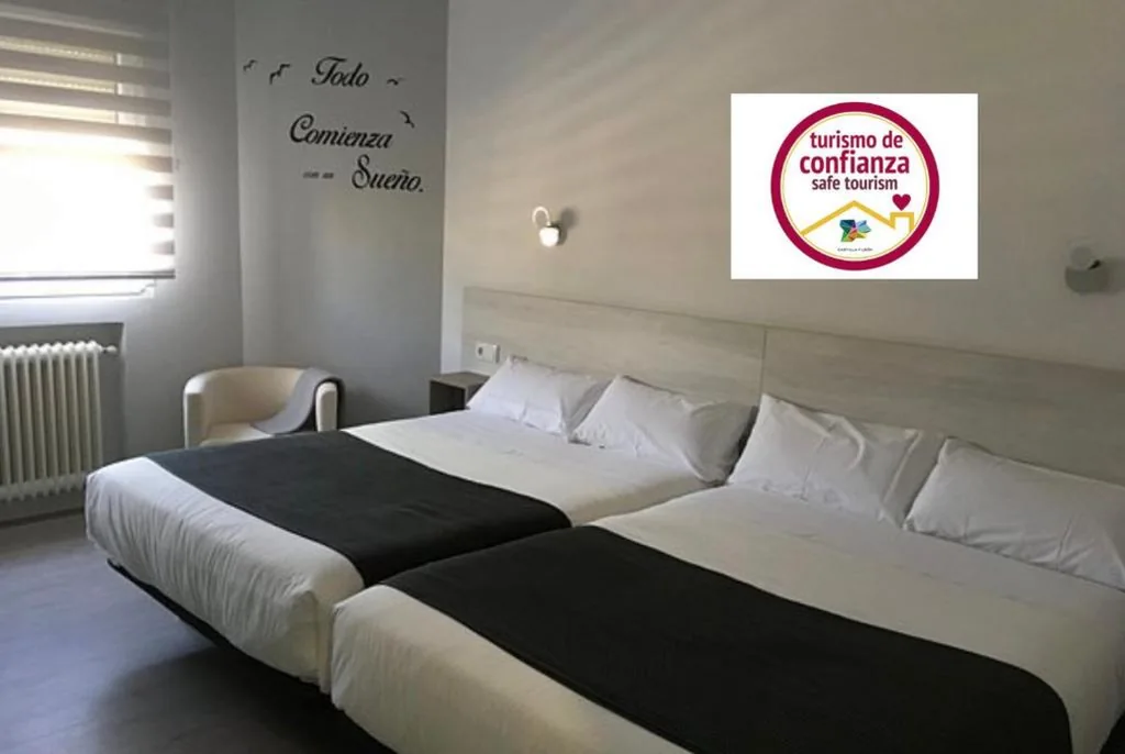 Quarto Familiar Standard — Hostal I Dream Salamanca