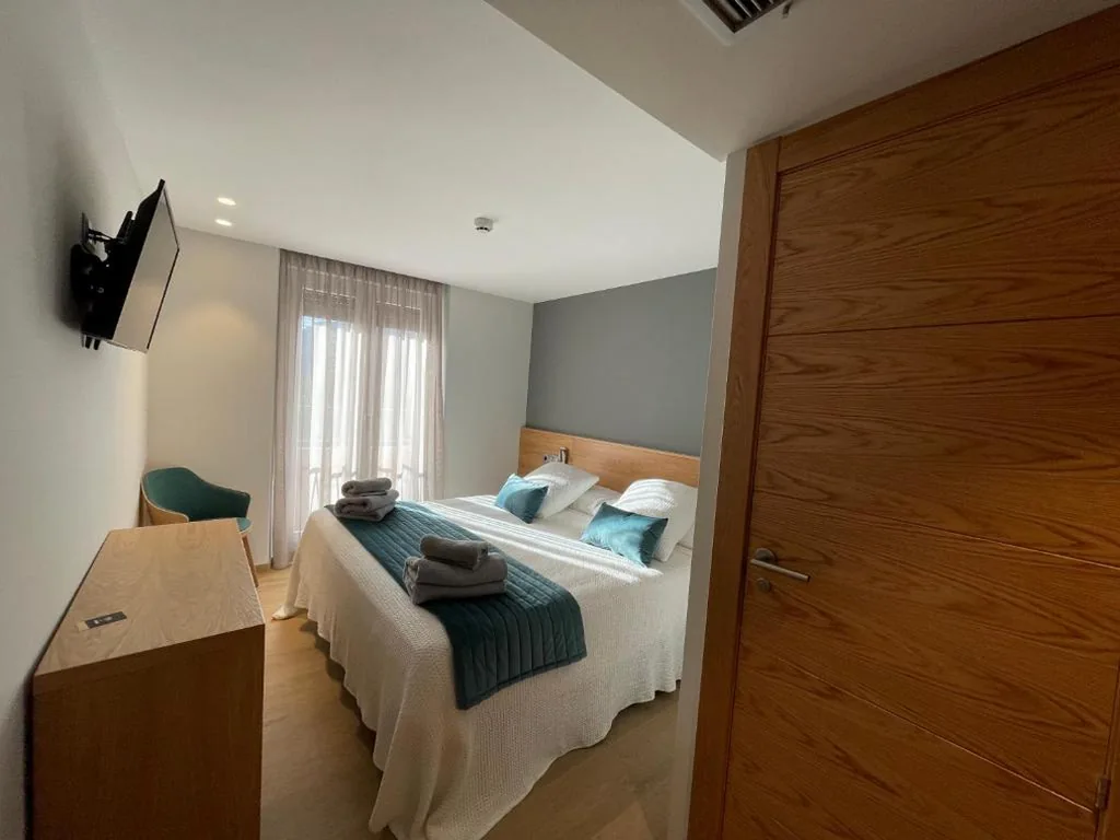 Doppelzimmer mit Balkon — Hostal Ibaisek
