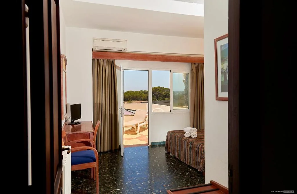 Double Room - 1 or 2 Beds — Hostal Illes Pitiüses