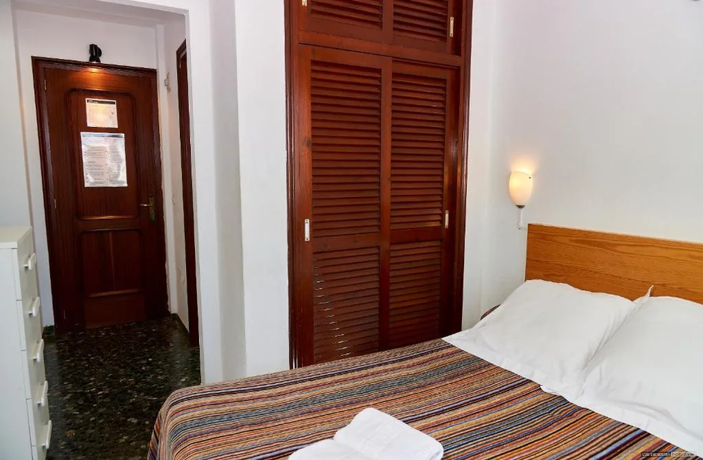 Small Double Room — Hostal Illes Pitiüses
