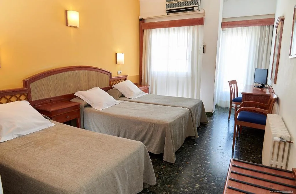 Triple Room — Hostal Illes Pitiüses