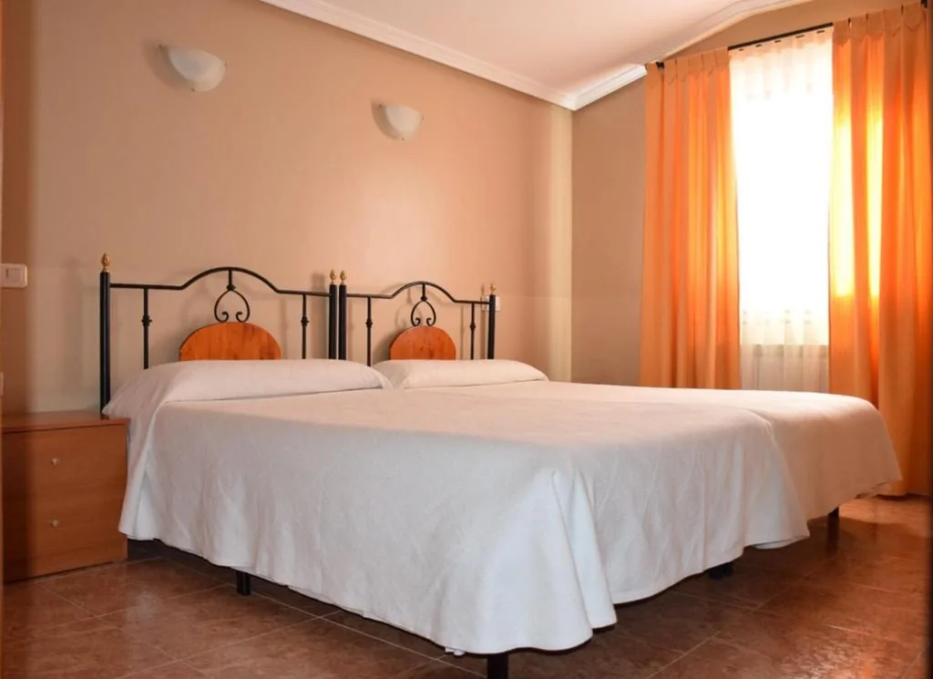 Camera doppia con 2 letti — Hostal Infante Peñafiel