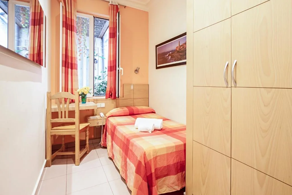 Habitación Individual — Hostal Inter Puerta del Sol AUTO CHECK IN