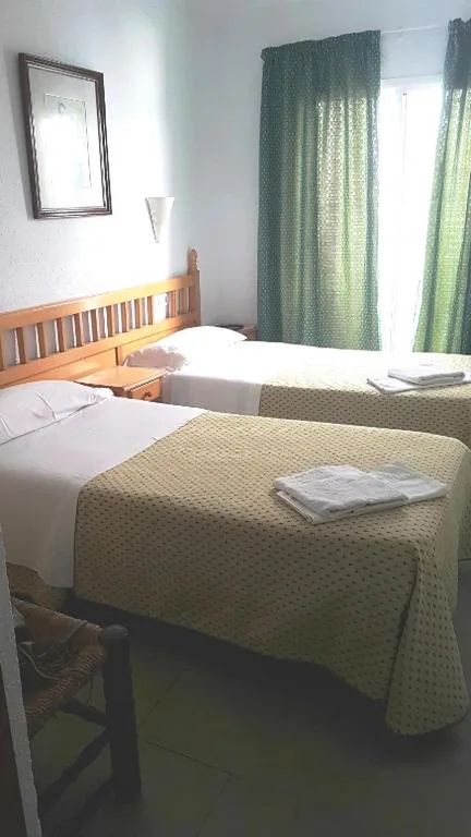 内向きツインルーム — Hostal Isabel