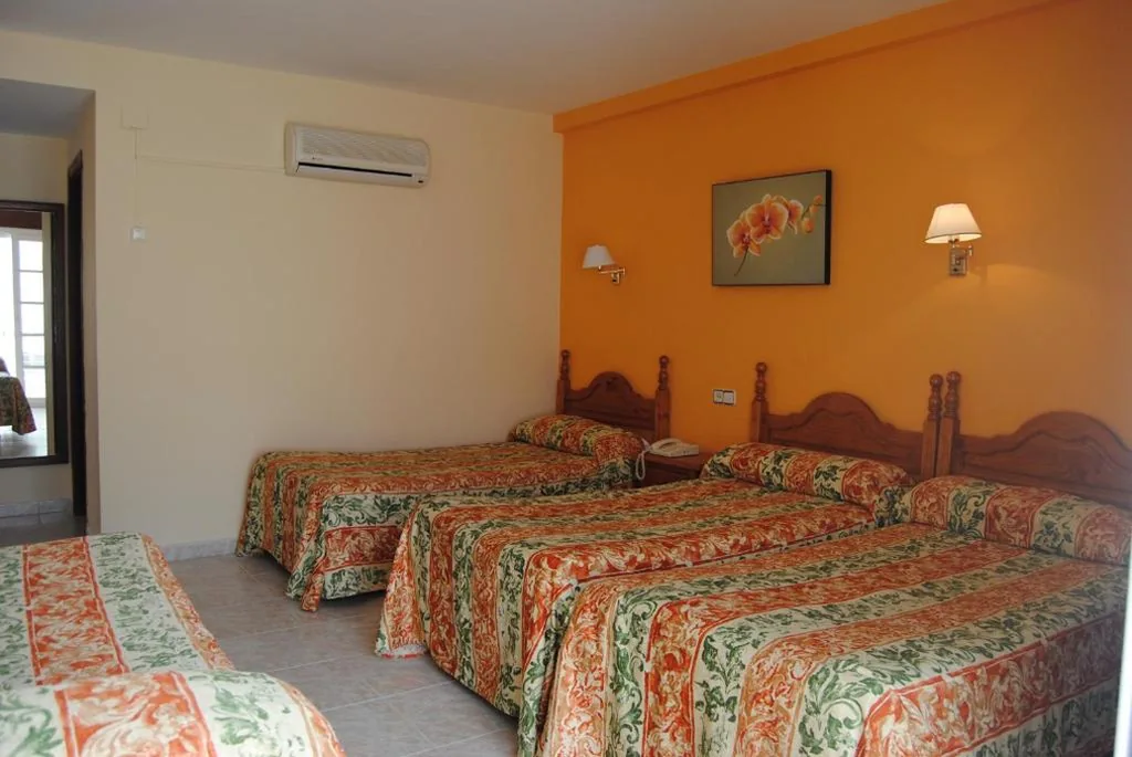 Camera Quadrupla Standard — Hostal Italia