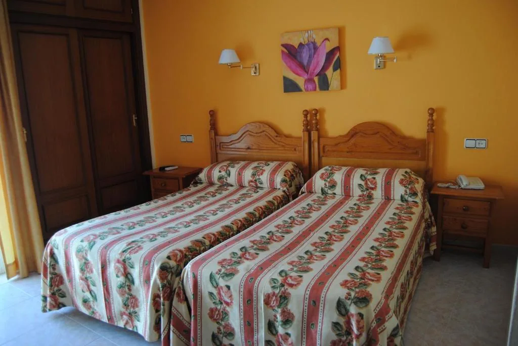 Camera Doppia - 2 letti — Hostal Italia