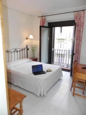 Quarto Duplo - 1 ou 2 camas — Hostal Ivor