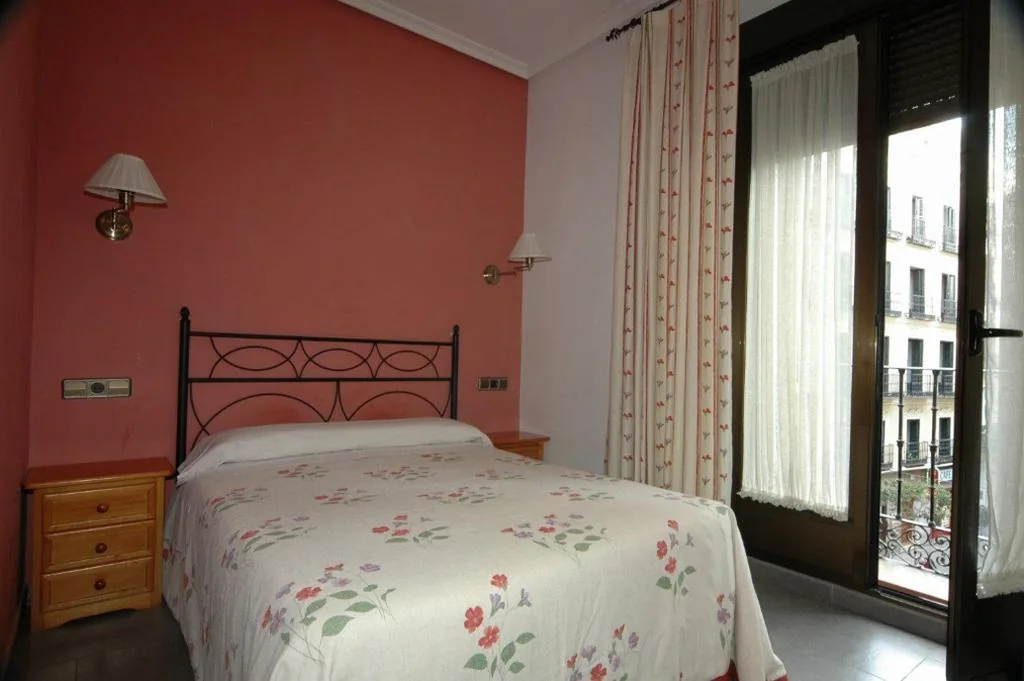 Quarto Individual — Hostal Ivor