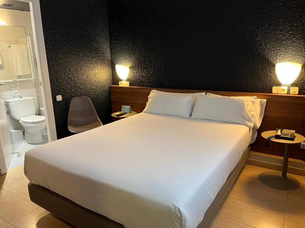 Habitación Doble — Hostal Iznájar Barcelona