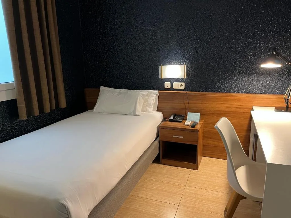Habitación Individual — Hostal Iznájar Barcelona