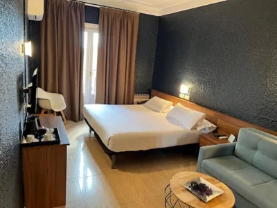 Hostal Iznájar Barcelona — foto 2