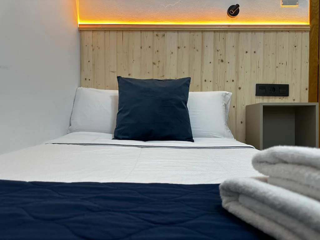 Habitación Individual — Hostal J&C