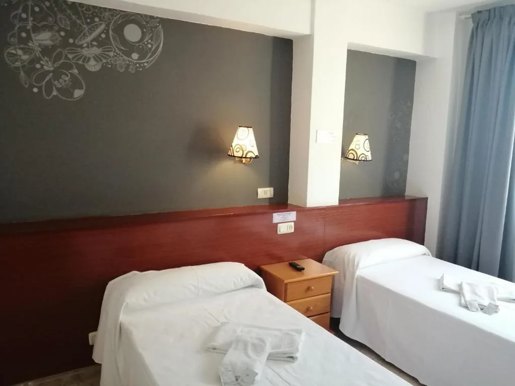 Habitación Doble - 2 camas — Hostal Jaime I