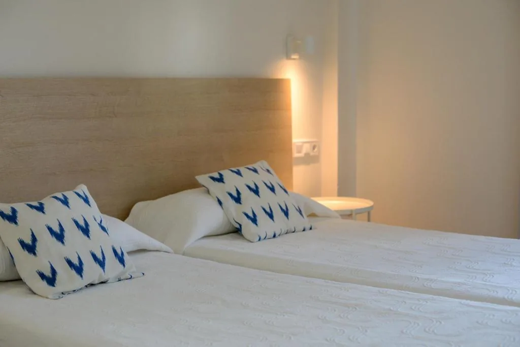 スーペリアツインルーム — Hostal Jakiton