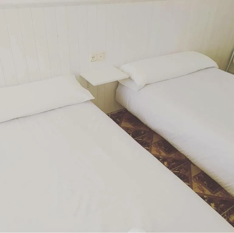 Doppelzimmer – 1 oder 2 Betten — Hostal Jaufil