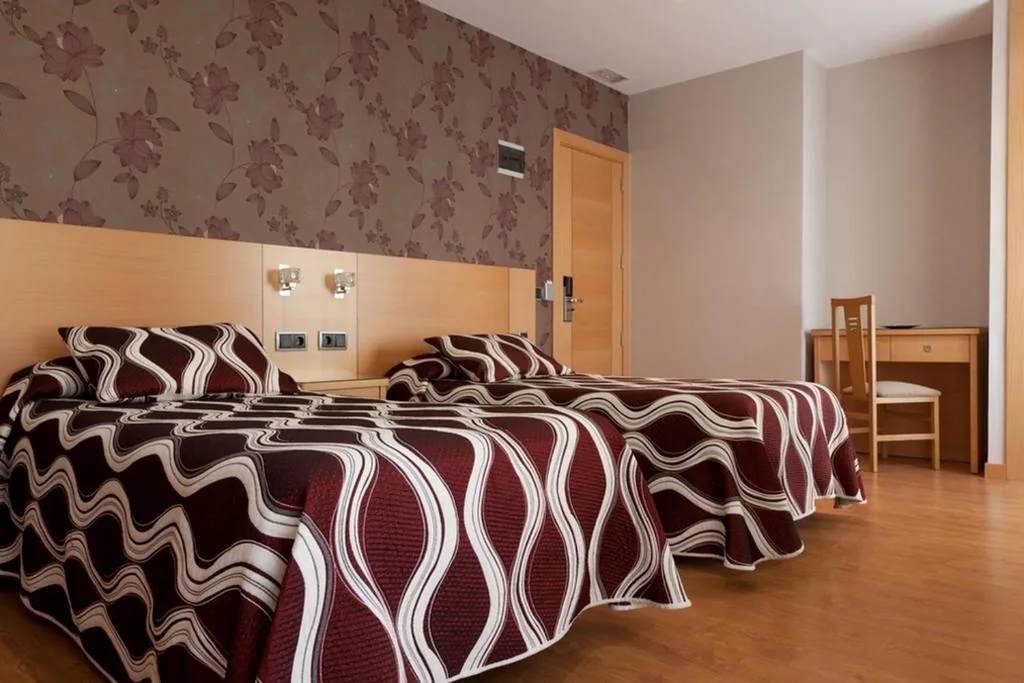 Doppelzimmer mit Zustellbett (3 Erwachsene) — Hostal Jemasaca-Palma61