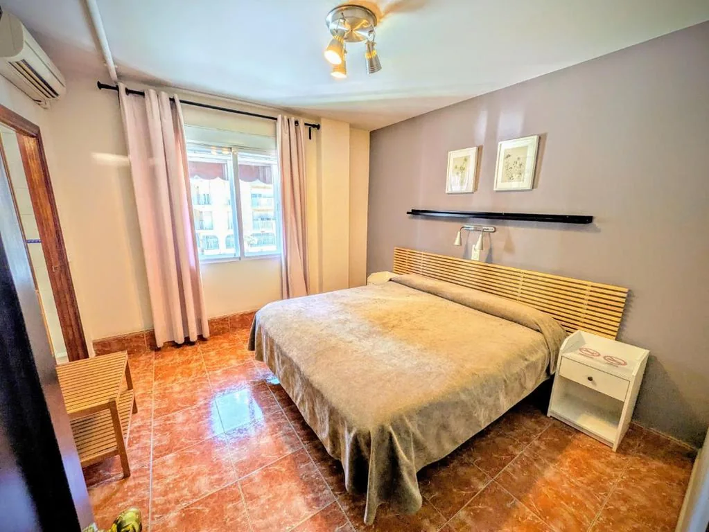 Standardzimmer - 1 großes Bett — Hostal Jentoft
