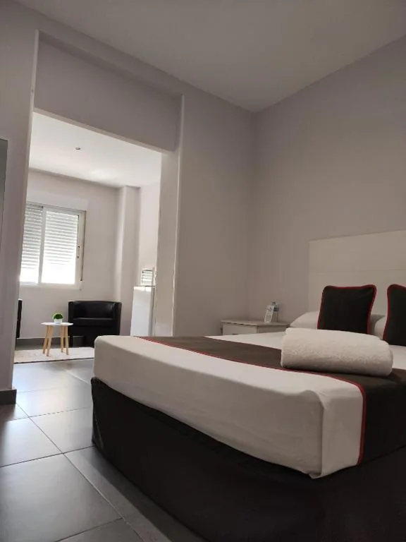 Camera matrimoniale grande — Hostal Jireh