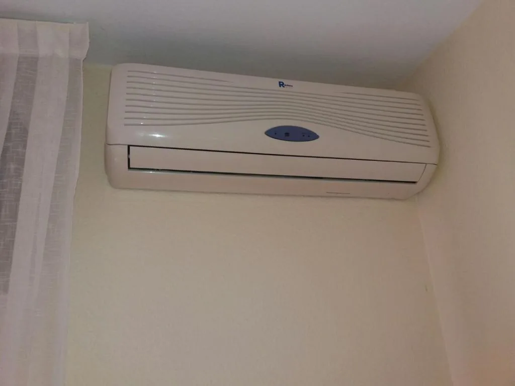 Standaarddriepersoonskamer met gedeelde badkamer — Hostal Jose Luis