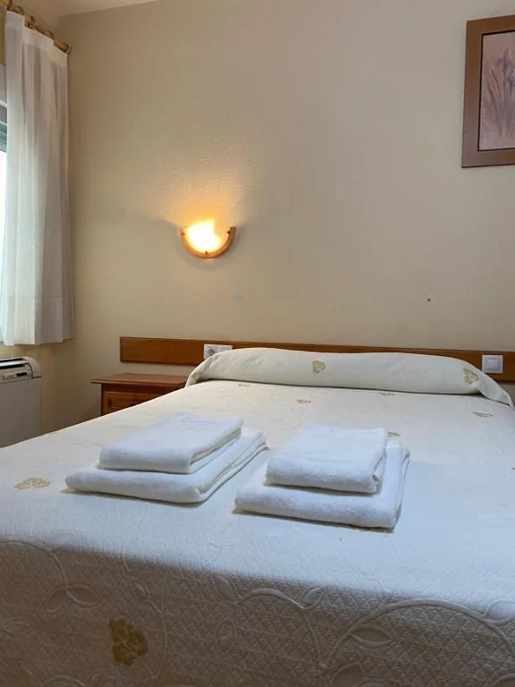 Doppelzimmer mit eigenem Bad — Hostal Jose Mari