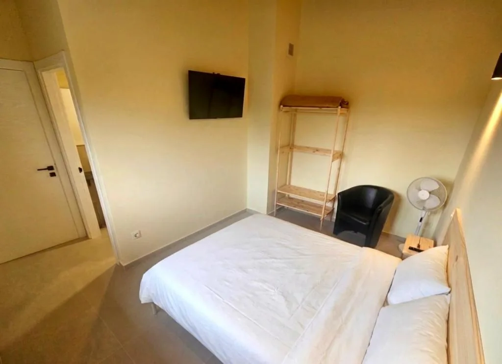 Doppelzimmer mit Gartenblick — Hostal JP y Estudios
