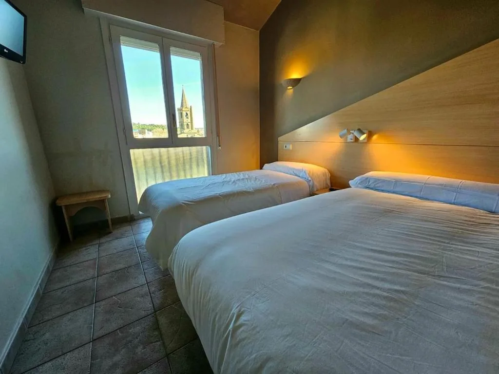 Dreibettzimmer mit Aussicht — Hostal JP y Estudios
