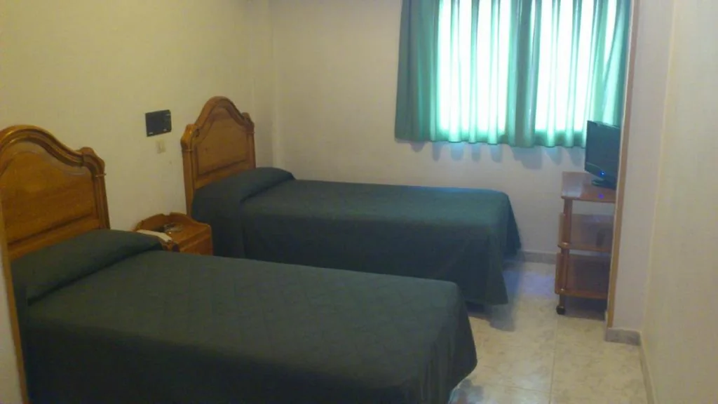 Quarto Duplo - 2 camas — Hostal Juanito