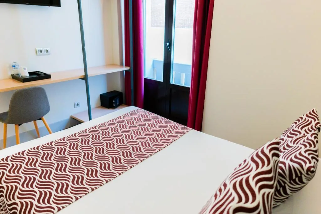 Camera doppia con bagno privato — Hostal Juliette-Gran Vía