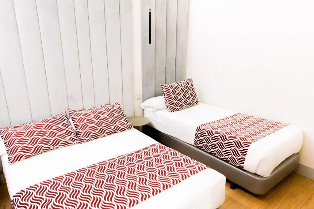 Camera tripla Standard — Hostal Juliette-Gran Vía