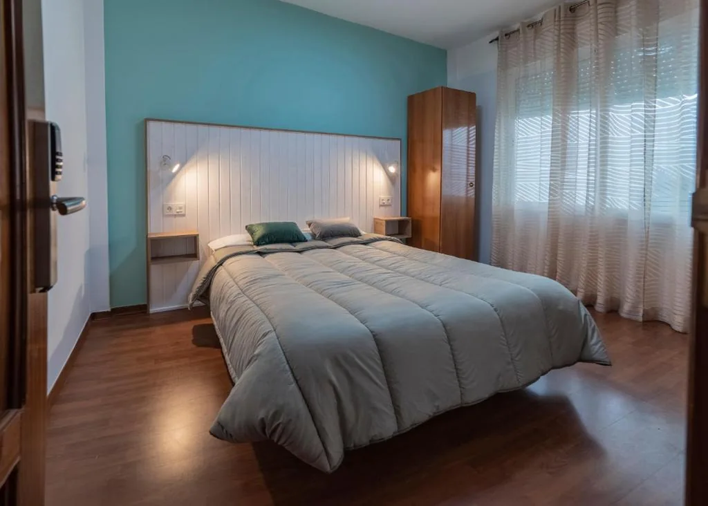 Single Room with Private Bathroom — Hostal Julio Cesar