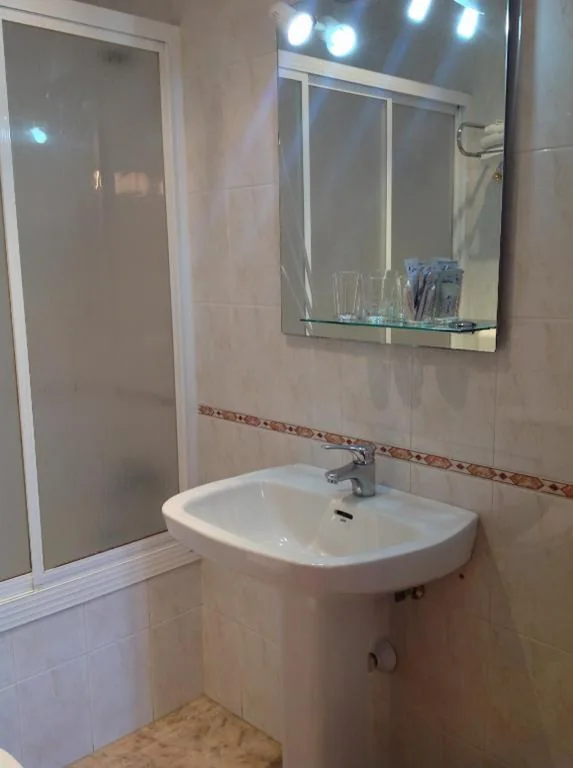 Chambre double - 1 ou 2 lits — Hostal Julio