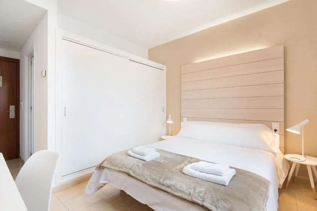 スタンダードダブルルーム — Hostal Jume - Urban Rooms
