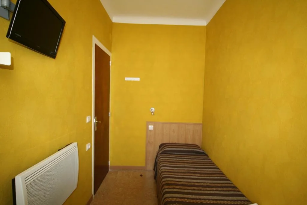 Einzelzimmer mit Gemeinschaftsbad — Hostal Juventus