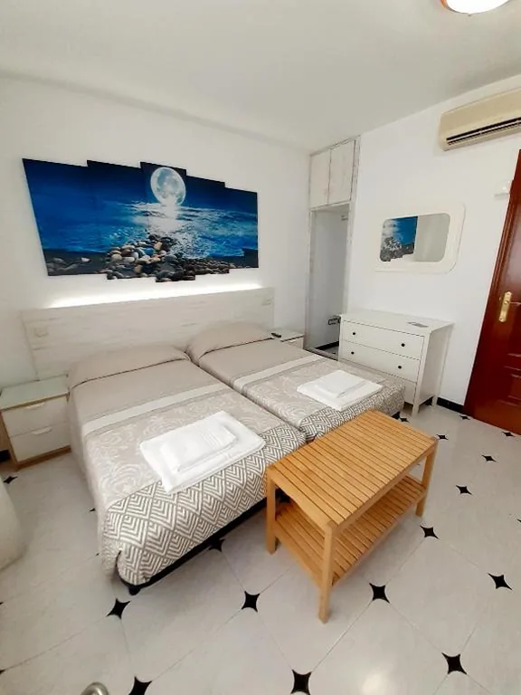 Dreibettzimmer — Hostal Kokkola