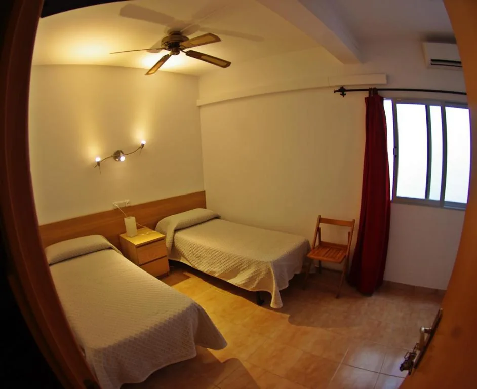 Habitación Doble Económica - 2 camas — Hostal L'Alba