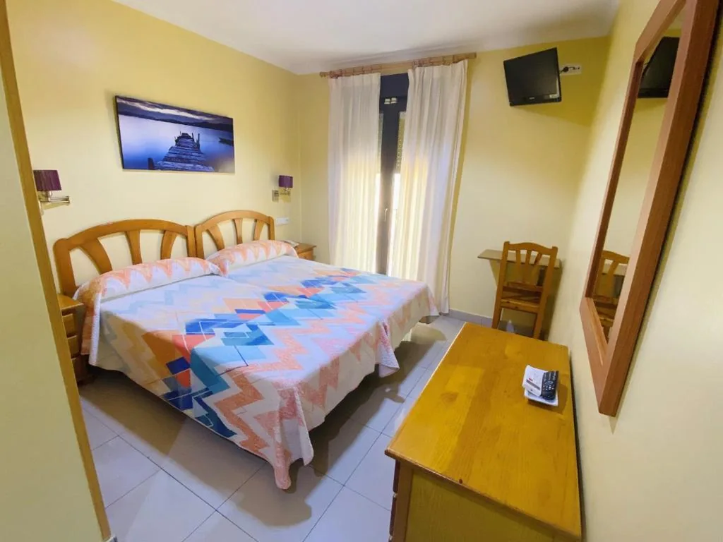 Doppelzimmer mit Meerblick – 1 oder 2 Betten — Hostal L'Anfora