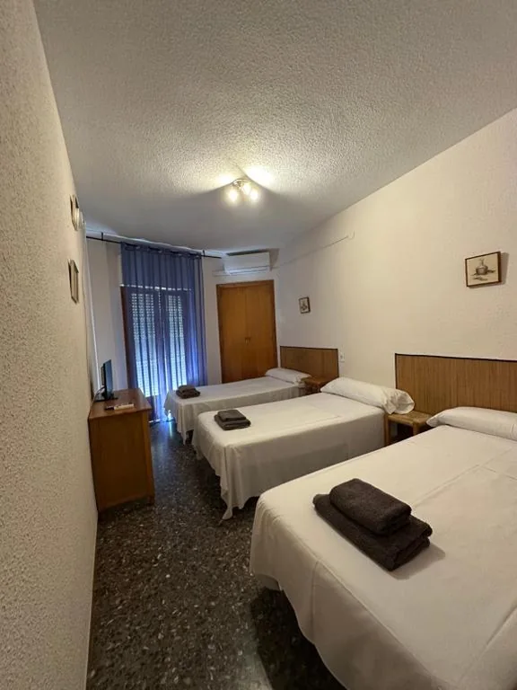 Camera tripla — Hostal L'Escaleta