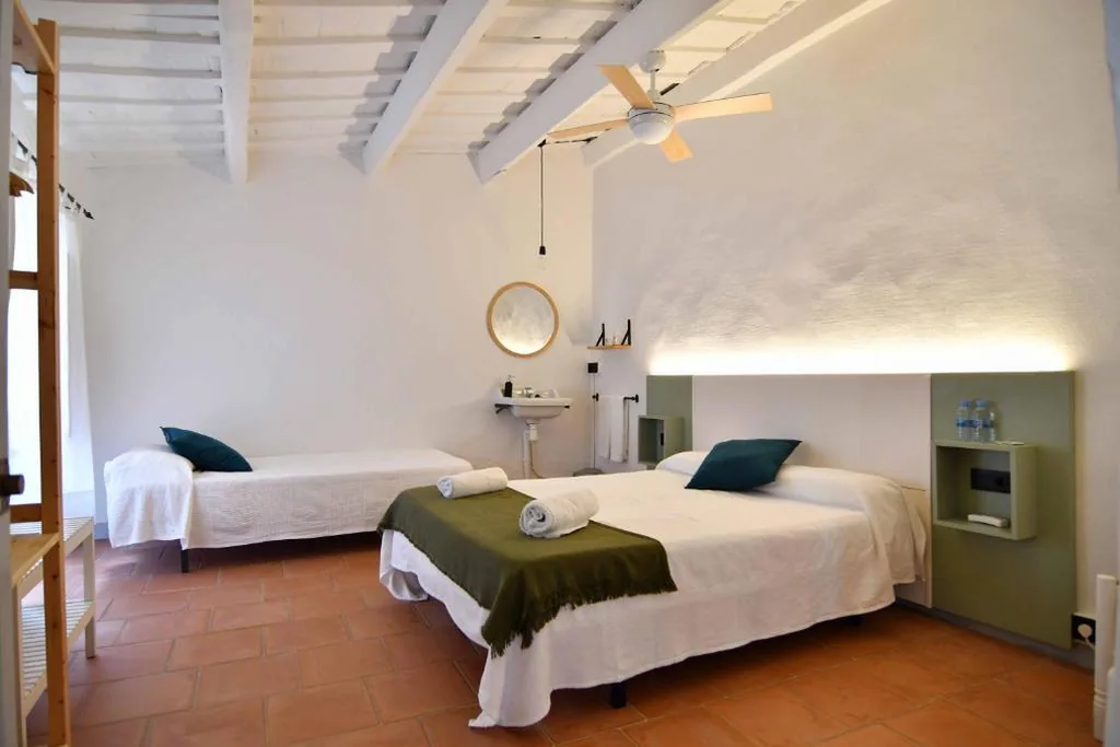Camera doppia con bagno in comune - 1 o 2 letti — Hostal l'Estrella