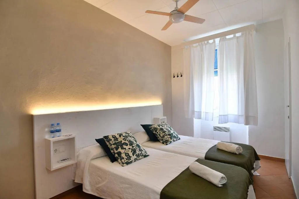 Camera doppia con bagno in comune - 2 letti — Hostal l'Estrella
