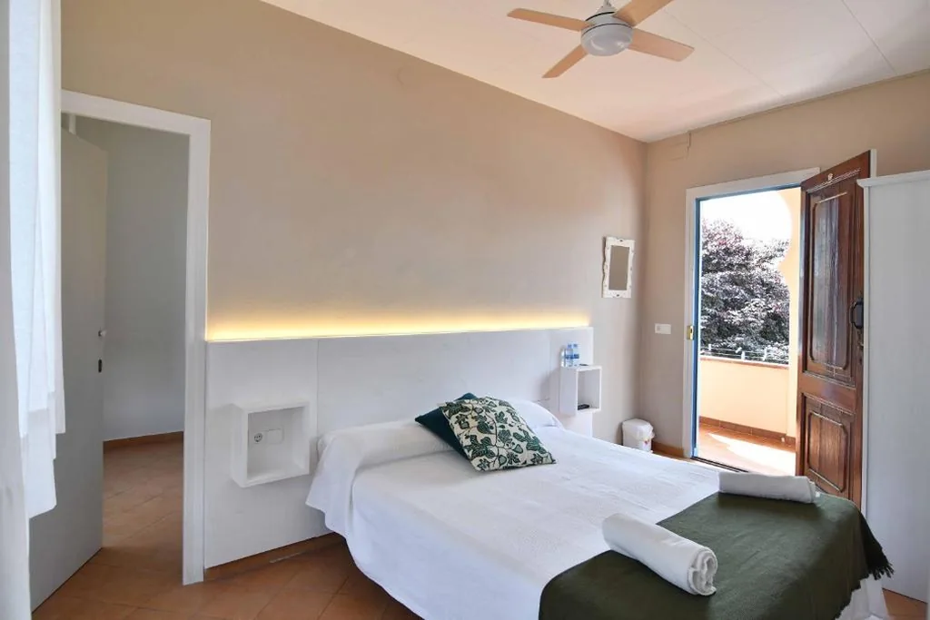 Camera doppia con bagno privato - 1 o 2 letti — Hostal l'Estrella
