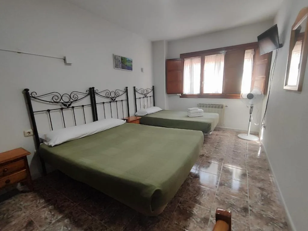Camera Tripla Classica — Hostal La Alberca