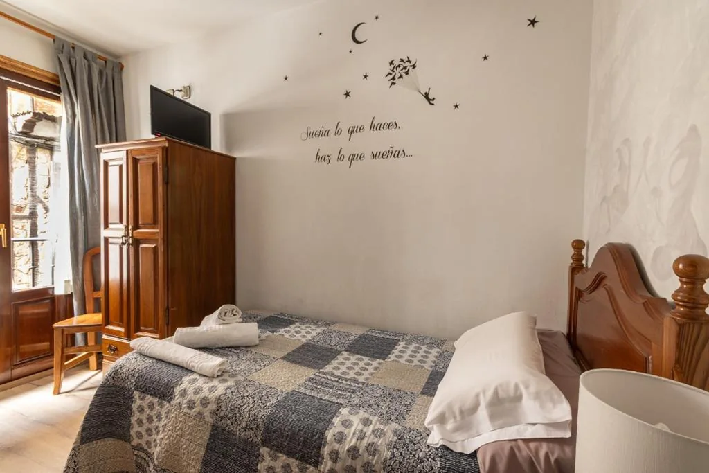 Habitación Individual — Hostal La Balsá